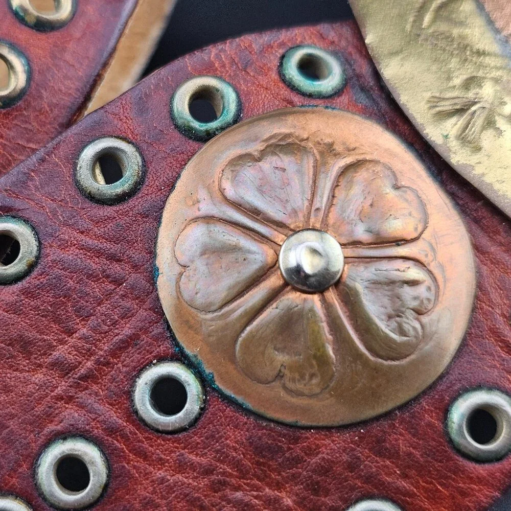 Vintage 2.5" Wide Leather Belt Copper Brass Flower Concho - Picture 5 of 9